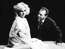 Mária Kráľovičová a Ladislav Chudík v evropské premiéře hry Arthura Millera Po...