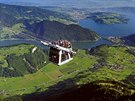 Stanserhorn Cabrio (Švýcarsko). Visutá kabinková lanovka s příznačným názvem...