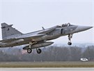 Stíhací letoun Jas 39 Gripen na letiti u áslavi (ilustraní snímek)