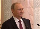 Ruský prezident Vladimir Putin se usmívá po dlouhém jednání o míru na Ukrajin.