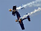 Stet dvou eských leteckých akrobat v Bengalúru na jihu Indie bhem letecké...