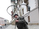 Olomoucký výtvarník a umělecký kovář Milan Polián vyrobil k oslavě svátku...