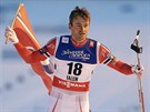 Norský lya Peter Northug slaví zlatou medaili ze sprintu na mistrovství svta...