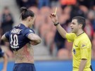 A MÁ TO! Zlatan Ibrahimovic z Paris St. Germain inkasuje lutou kartu od...