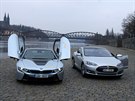 BMW i8 a Tesla Model S