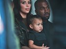 Kim Kardashianová, Kanye West a jejich dcera North (New York, 12. února 2015)