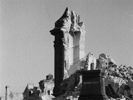 V noci z 13. na 14. února 1945 zaúto�ilo na m�sto 805 bombardér�, z nich� 796...