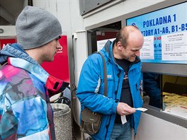 Prodej vstupenek na zpas hokejist eskch Budjovic a Bentek nad Jizerou.