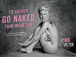 Pink se svlékla na podporu organizace PETA.