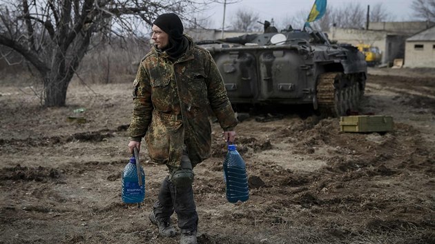 Ukrajinsk vojk u Debalceve (9. nora 2015)
