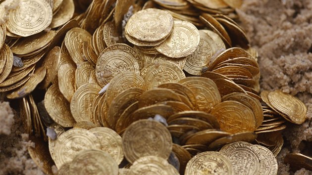 Potpi nali u izraelskch beh asi dva tisc zlatch minc starch vce ne tisc let. (18. nora 2015)