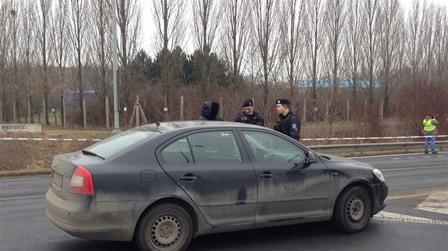 idi v kradenm aut ujdl policejn hldce. Ta ho donutila k zastaven a za pouit sluebn zbran. (18.2.2015)