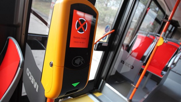 Nové ekologické autobusy, které získal Dopravní podnik města Brna. V nových vozech půjde platit i bezkontaktní kartou.