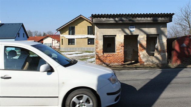 Tato ekrna vypad, jako kdyby tam zednci sten oklepali omtku a pak navdy zmizeli.