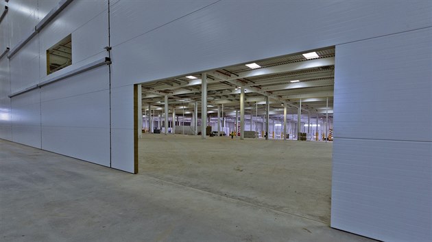 Stavba logistického centra Amazon u středočeské Dobrovíze (16. února 2015)