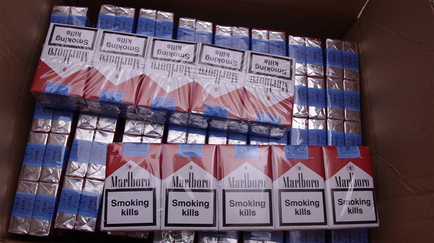 Stedoet celnci nali pi domovnch prohldkch ezan tabk, nekolkovan cigarety a 200 litr alkoholu.