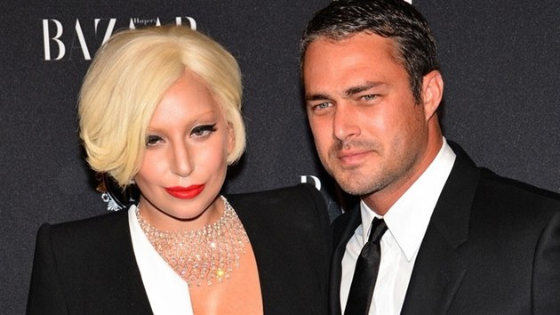 Lady Gaga a jej dnes u bval snoubenec Taylor Kinney