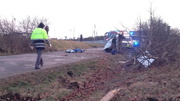 Pi nehod v Dolnch Poernicch v Praze zemel idi. Spolujezdec utrpl vn zrann. (19.2.2015)