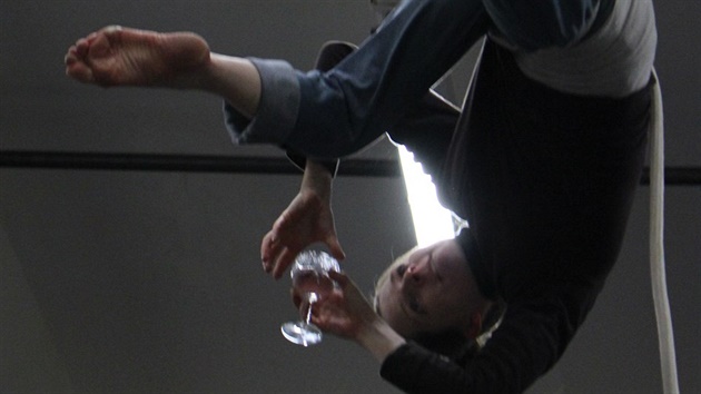 Zkou�ení hry Mimo provoz