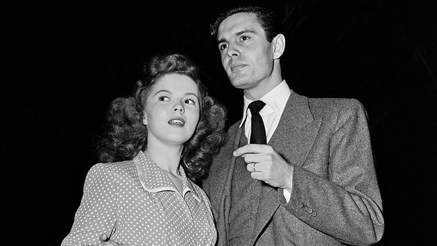 Louis Jourdan s Shirley Temple - Blackovou.