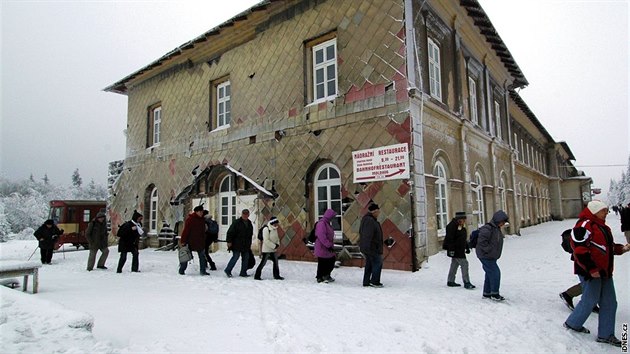 Moldavskou horskou dráhou na běžky - Rozsáhlé nádraží Moldava pozvolna chátrá
