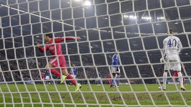 CENTR, HLAVIKA, GL, OSLAVA. Cristiano Ronaldo posl Real Madrid do veden na stadionu Schalke.