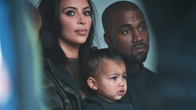 Kim Kardashianov, Kanye West a jejich dcera North (New York, 12. nora 2015)