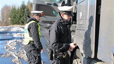 Policejní kotrola odhalila v Karlovarském kraji nebezpené závady na nákladních...