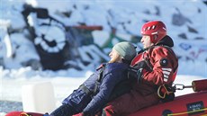 Vodní záchraná�i p�edvedli ukázky zasáh� v sobotu 7. února na Lipenské p�ehrad�.