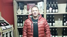 "Máme zhruba 45 vinoték, dv prodavaky na prodejnu. Krom nich by pilo o...