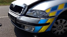 Nabo�ené policejní auto p�i dopravní nehod� mezi Úvaly a Újezdem pod Lesy