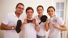 S �ÍM V�ÍM SE DÁ HRÁT. Jind�ich Panský si vysta�í s mobilem, Ivan Karabec volí...