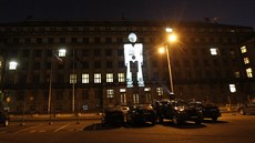 Svtelná projekce na budov eských drah v Praze má upozornit na anticenu za...