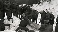 Záchranná akce v oblasti Bialy Jar na polské stran Krkono, kde lavina v 1968...