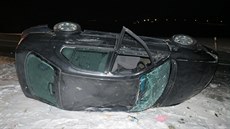 �idi� poslal auto do p�íkopu na silnici mezi Bílovicemi a Topolnou.