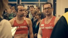 Pavel Lika (vlevo) a Ondej Vetchý v dalím klipu propagujícím beznové halové...