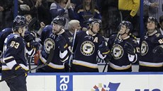 Dmitrij Ja�kin si jede pro pochvalu od spoluhrá�� ze St. Louis za gól proti...