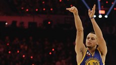 Stephen Curry si na sout trojka NBA pivezl fantastickou steleckou formu.