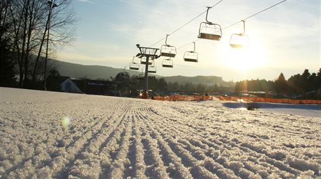 Jezerní sjezdovka ve Skiareálu Lipno