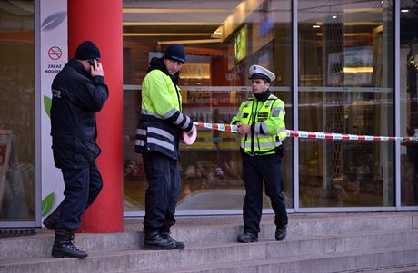 Nález podezelého kufíku vyklidil vpodveer obchodní centrum ve stedu Liberce