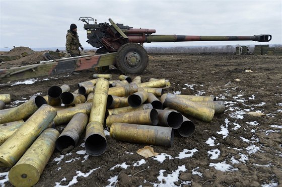 Ukrajinské dělostřelectvo v Doněcké oblasti (22. února 2015)