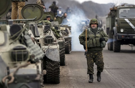 Ukrajinská armáda stahuje tké zbran od Artmivska (26. února 2015)