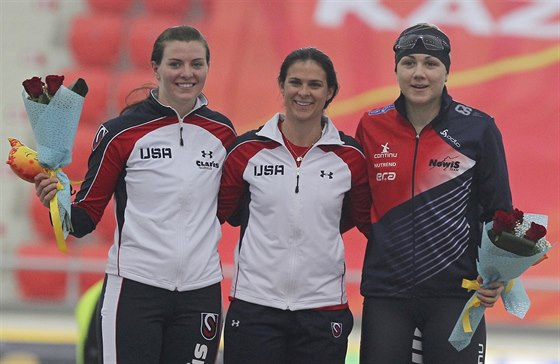 Karolina Erbanová (vpravo) s Ameriankami Boweovou (uprosted) a Richardsonovou