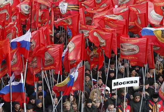 V Moskv se 21. února uskutenil protest proti loským událostem na kyjevském Majdanu. Pily tisíce lidí..