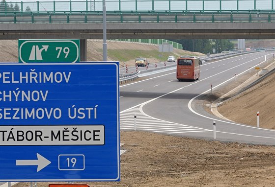 Zdrogovaného řidiče zastavili policisté na dálnici D3 na Táborsku.