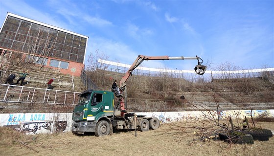 Úklid brnnského stadionu za Luánkami