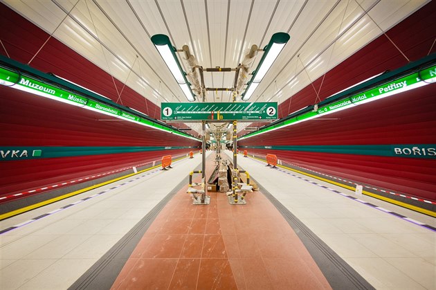 Pokládání kabel�, díky kterým je mo�né v metru volat a pou�ívat LTE internet, trvalo operátor�m zhruba �ty�i m�síce