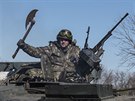 Ukrajinský voják nedaleko Artmivsku (22. února 2015)