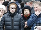 Lidé navtvují místo, kde byl zabit ruský opoziní politik Boris Nmcov (28....