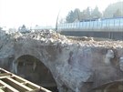 Bourání starého mostu na Pardubicku